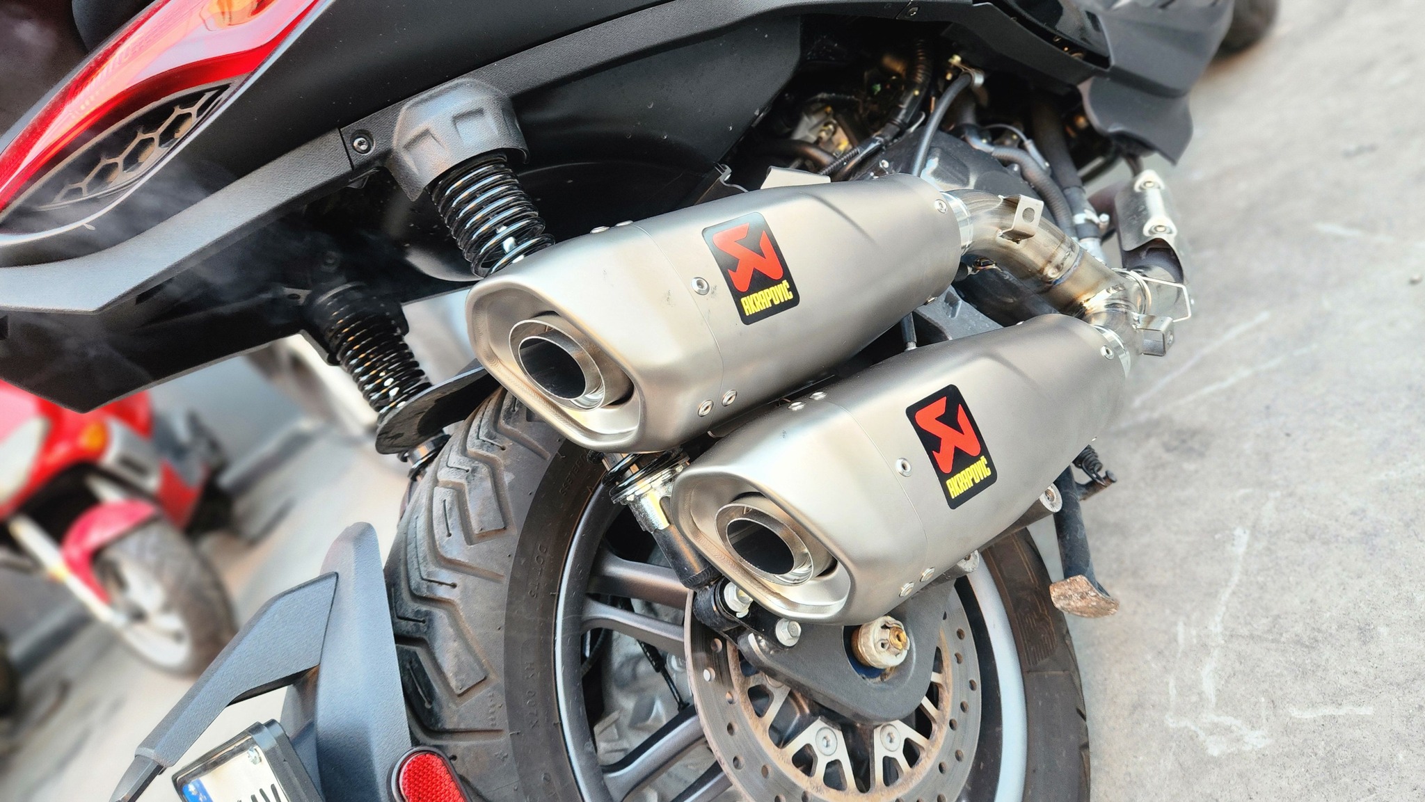 461591962_969186078554748_4283763315488388158_n AKRAPOVIC ΕΞΑΤΜΙΣΗ ΠΡΟΣΑΡΜΟΓΗ ΓΙΑ BEVERLY 400 HPE STREET LEGAL - Image 1